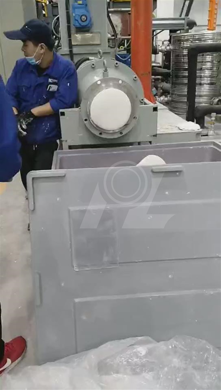 2，上料，捏合精煉